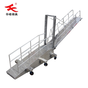 移动式登船梯_手摇船梯设计_码头梯大连华峰登船梯厂家